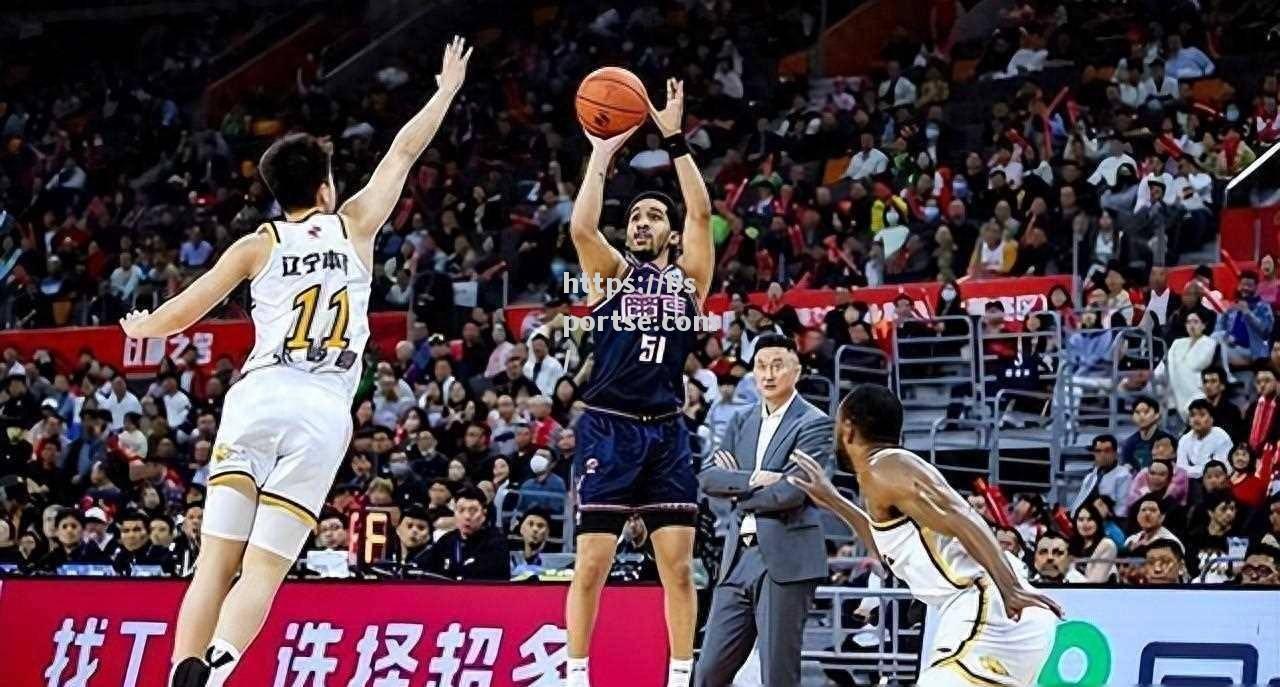 bsports体育-辽宁队在场上表现抢眼，震撼全场观众